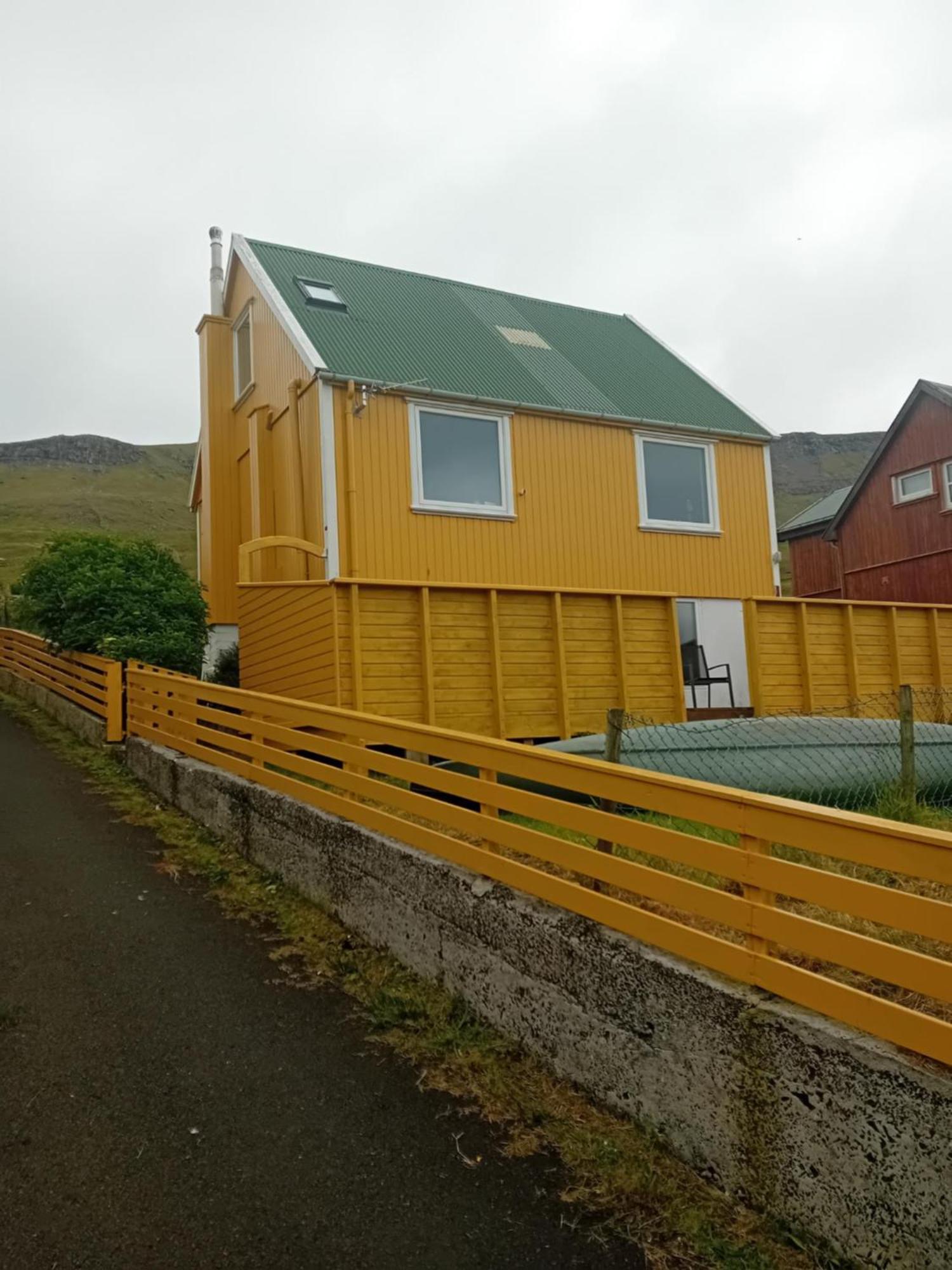 Det Lille Gule Hus Villa Trongisvágur Dış mekan fotoğraf